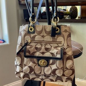 Authentic large Coach Bag, it’s practically new just used for a day
